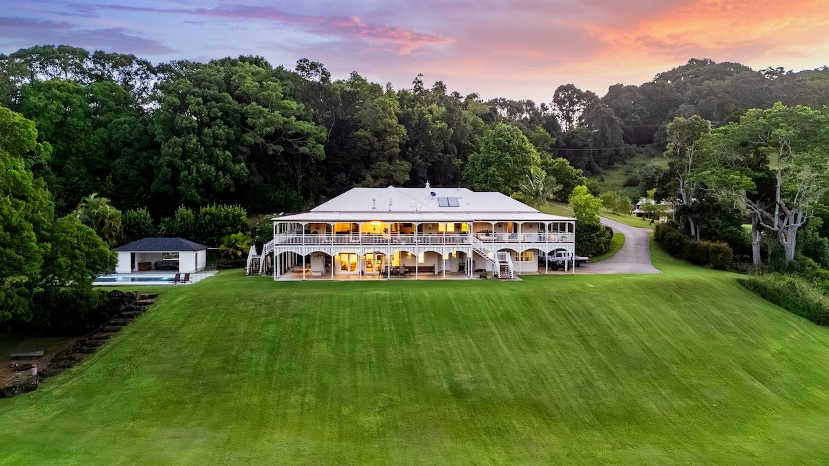 Federal Estate Whole House gallery image 3