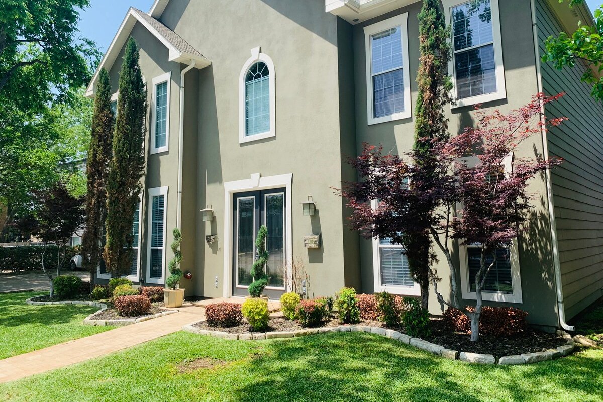 Luxury home, Pool & Spa, steps from Cedar Springs gallery image 3