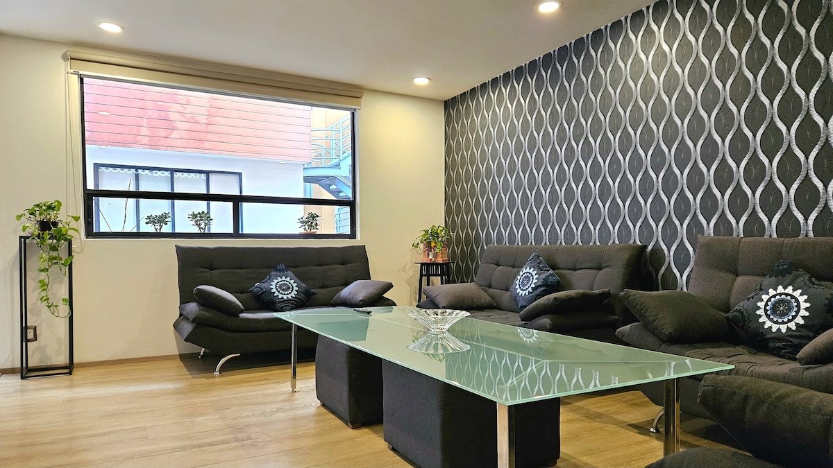 Chic with Loads of Sun & 3 Balconies Near Reforma gallery image 4