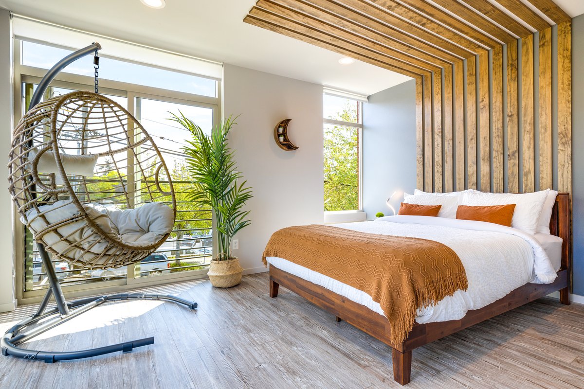 Designer 4B3B w Theater & Rooftop close to CapHill