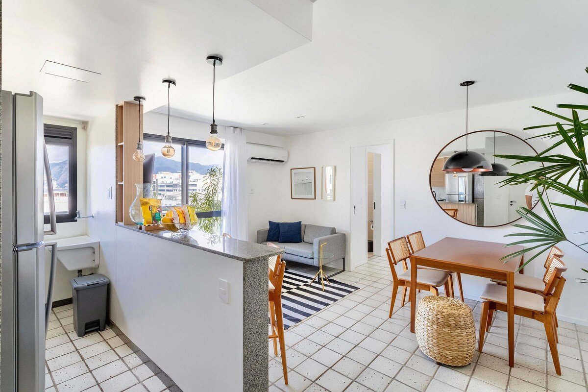 Renovated Apartment with Sea View in Ipanema gallery image 4