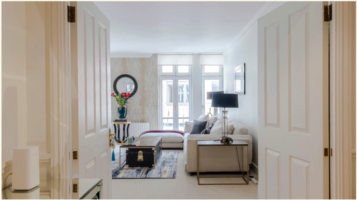 Mayfair Muse 2 bed- by Out of Office Lifestyle gallery image 5