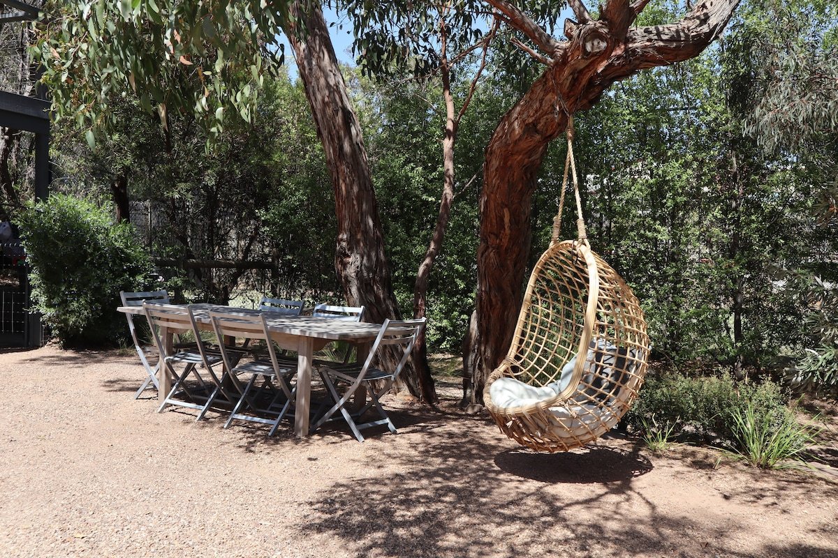 Beach house with bush views gallery image 5