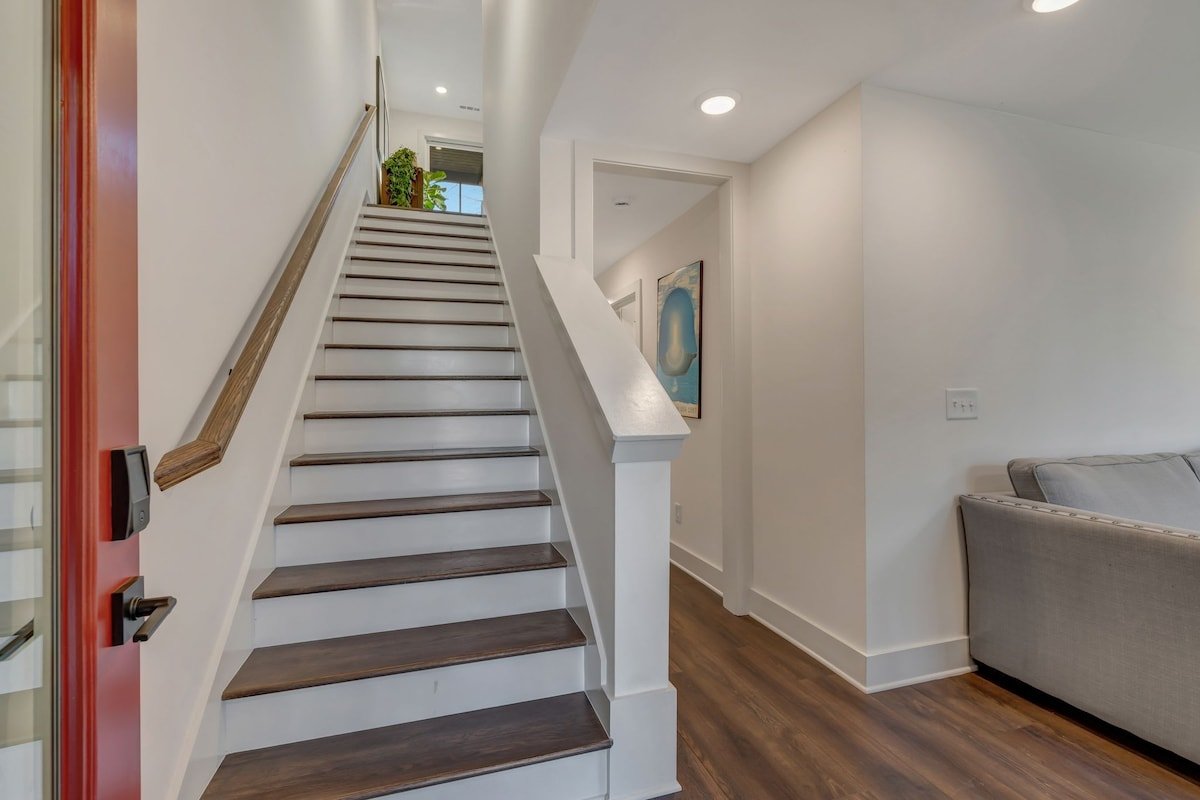 Brand New*12 min to Broadway*RIVER*Views* gallery image 5