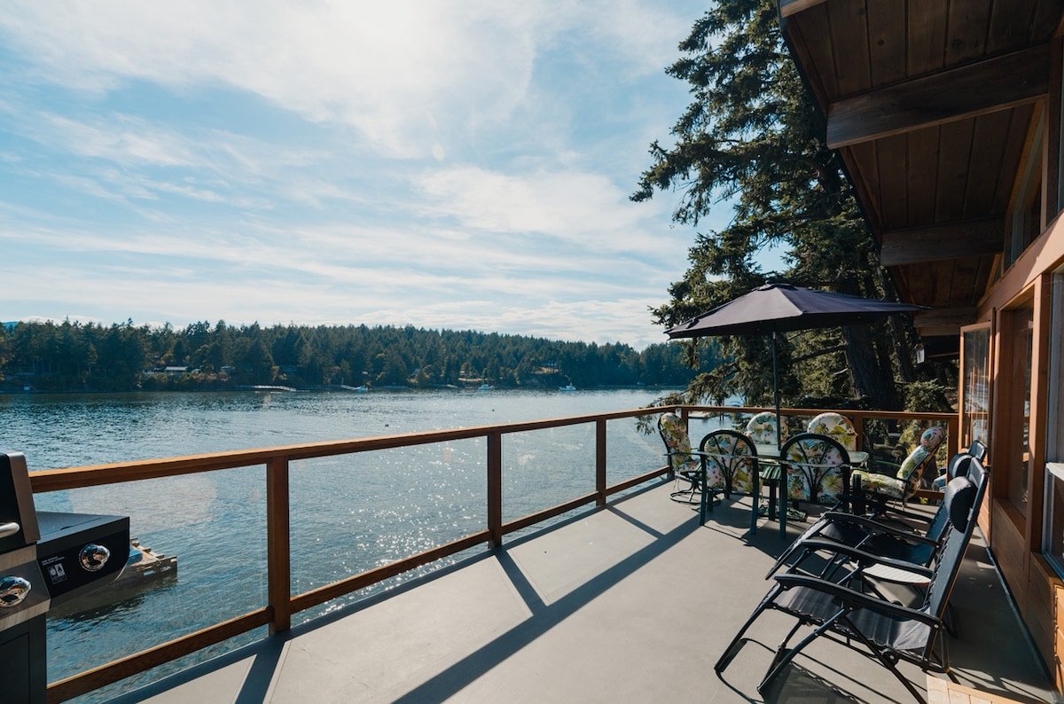 Your Cozy Seaside Sanctuary & Private Spa Getaway gallery image 4