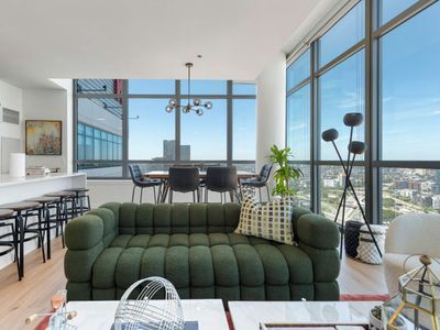 33rd-Floor Penthouse with Breathtaking Views