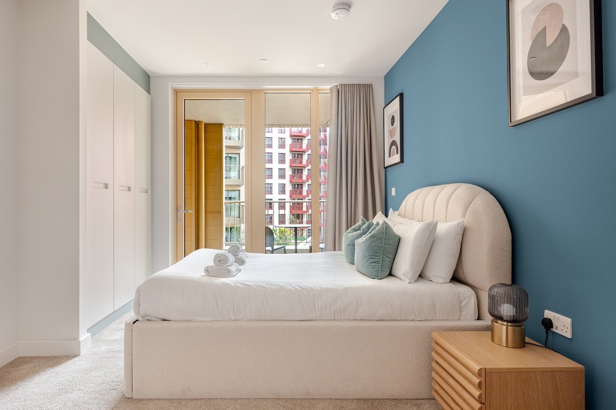 Stylish 1-Bed w/Balcony by Battersea Power Station gallery image 2