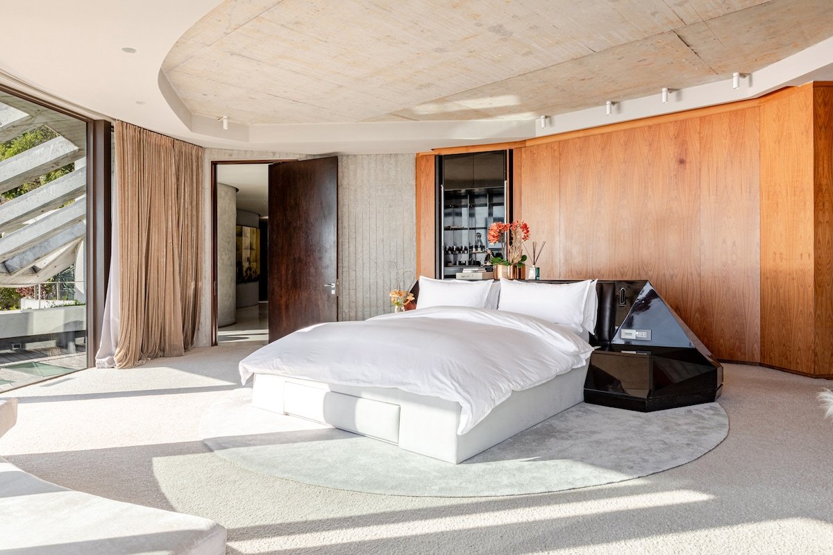 Iron Man Villa gallery image 5