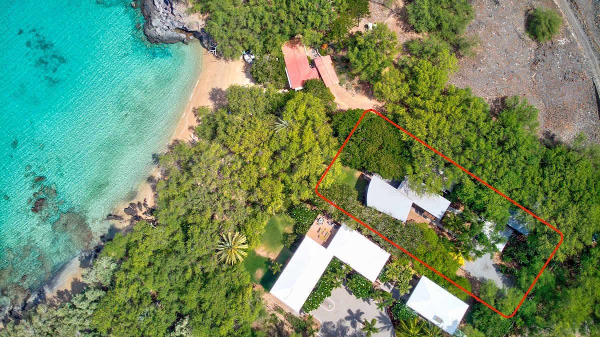 Quintessential Beach House on Waialea Bay! gallery image 3