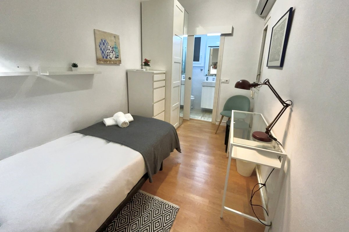 Great 5bd/3ba apartment Barcelona Central Aribau gallery image 4