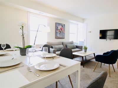 Destination Dupont – Deluxe Living, Spacious, Brig
