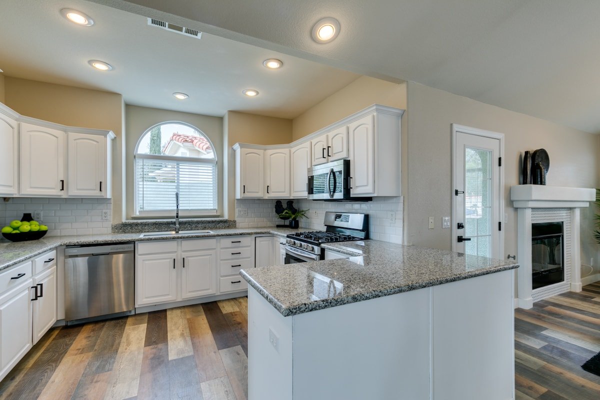 5BR Oasis w/ Pool, 3 Suites, Just 3.5mi to Strip gallery image 3