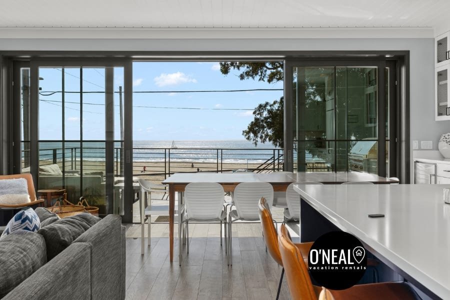 Luxury Twin Lakes Beachhouse gallery image 2