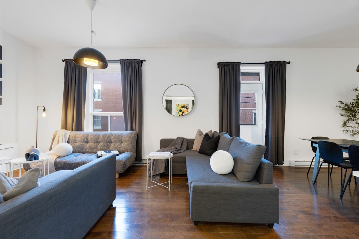 LiV MTL Chic-2 Spacious 4BR Near Downtown Montreal gallery image 5