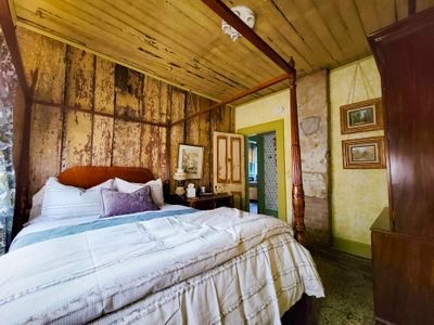 Eclectically Appointed Home w Salt Water Pool/Spa