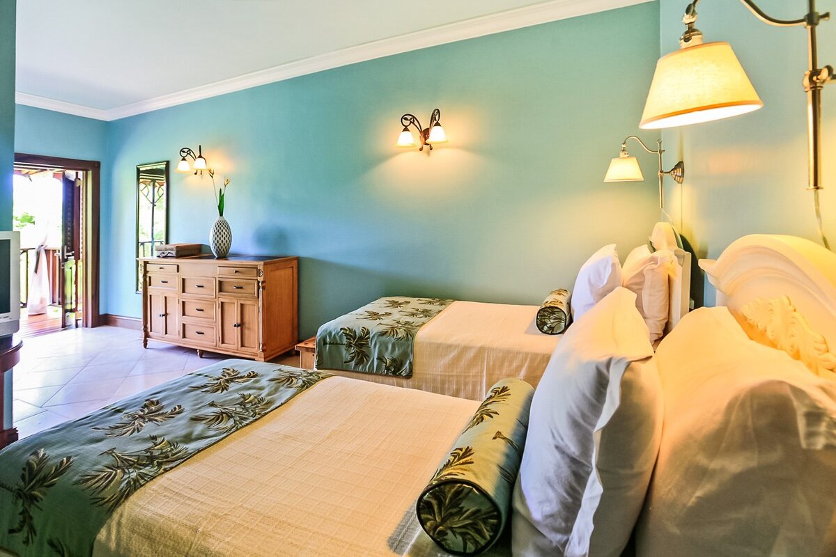 C’est La Vie gallery image 4