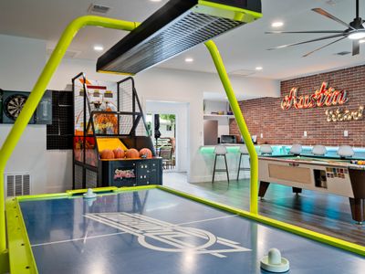 Zilker Arcade home w/ Heated Pool!