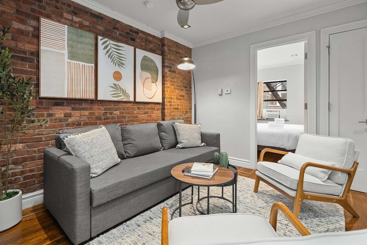 Sleek Midtown East Stay Near Everything gallery image 2