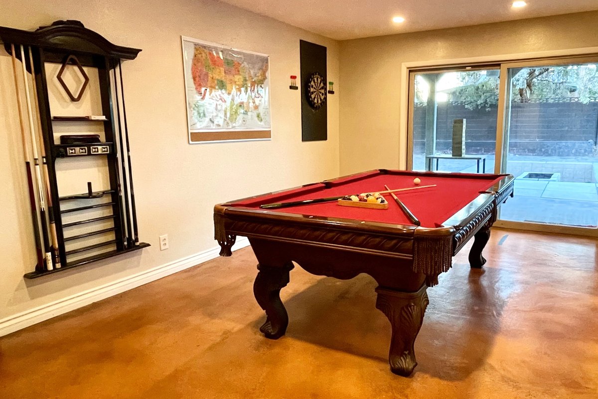 Ultimate Getaway! Pool, Basketball, FirePit & More