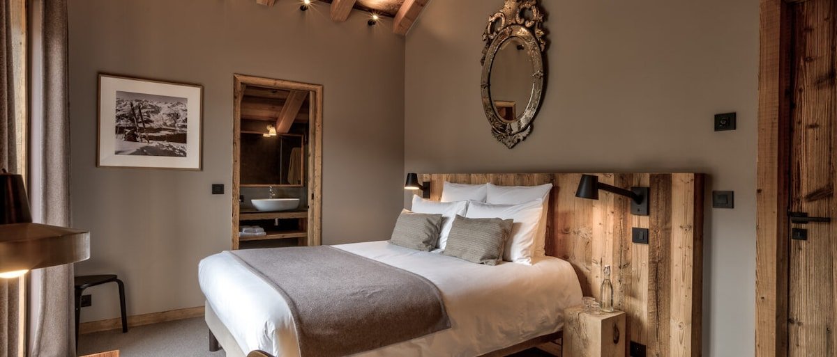 Chalet Bergeronette, sauna & outdoor hot tub gallery image 3