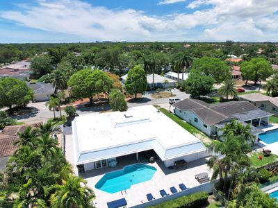 New modern 4 Bedroom+Office,Pool, bbq, game room