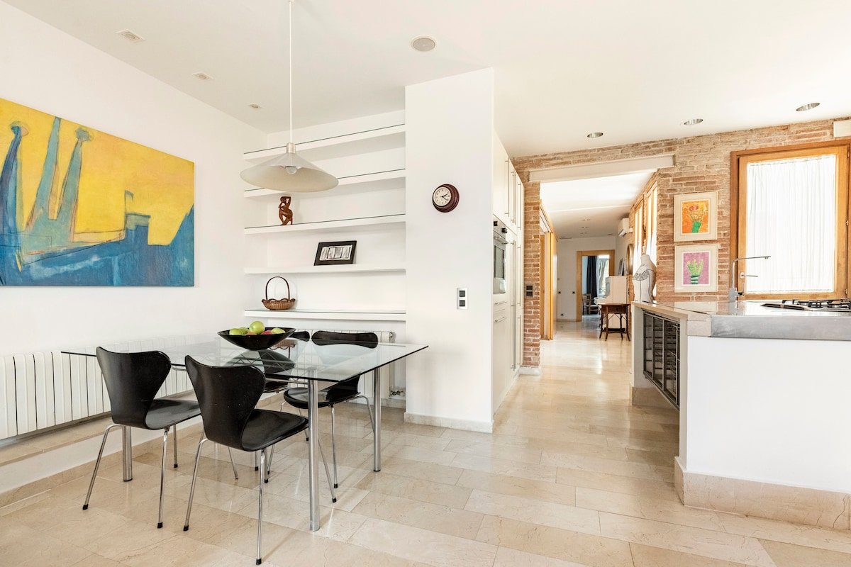 big loft in the heart of Barcelona gallery image 4