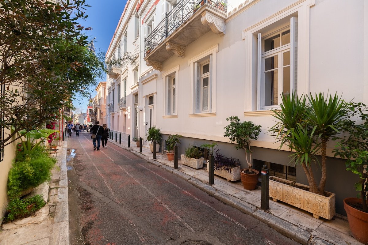 Athenian Getaway Villa in Plaka by Athenian Homes gallery image 2