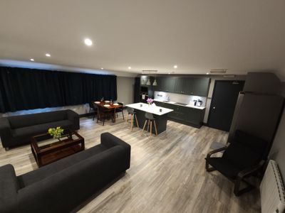 4 Bedrooms, Large Apartment off Grafton St.