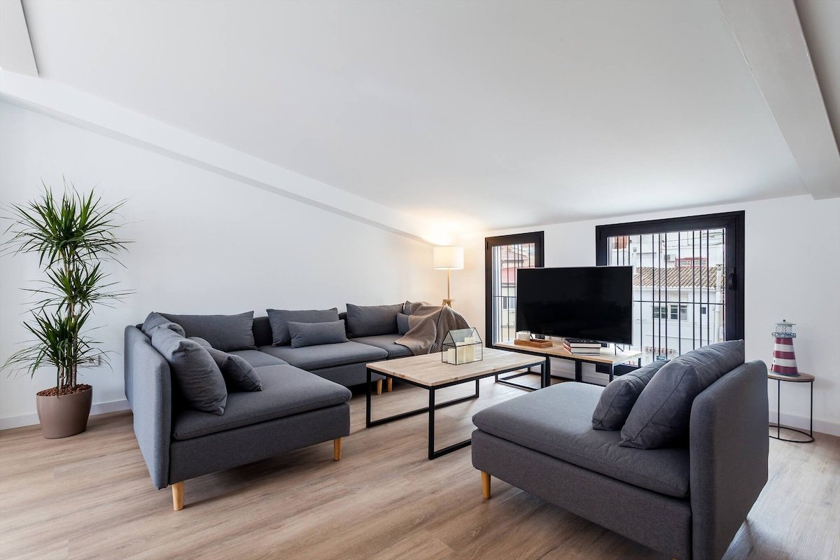 4bd Beautiful Penthouse with Terrace 3b gallery image 4