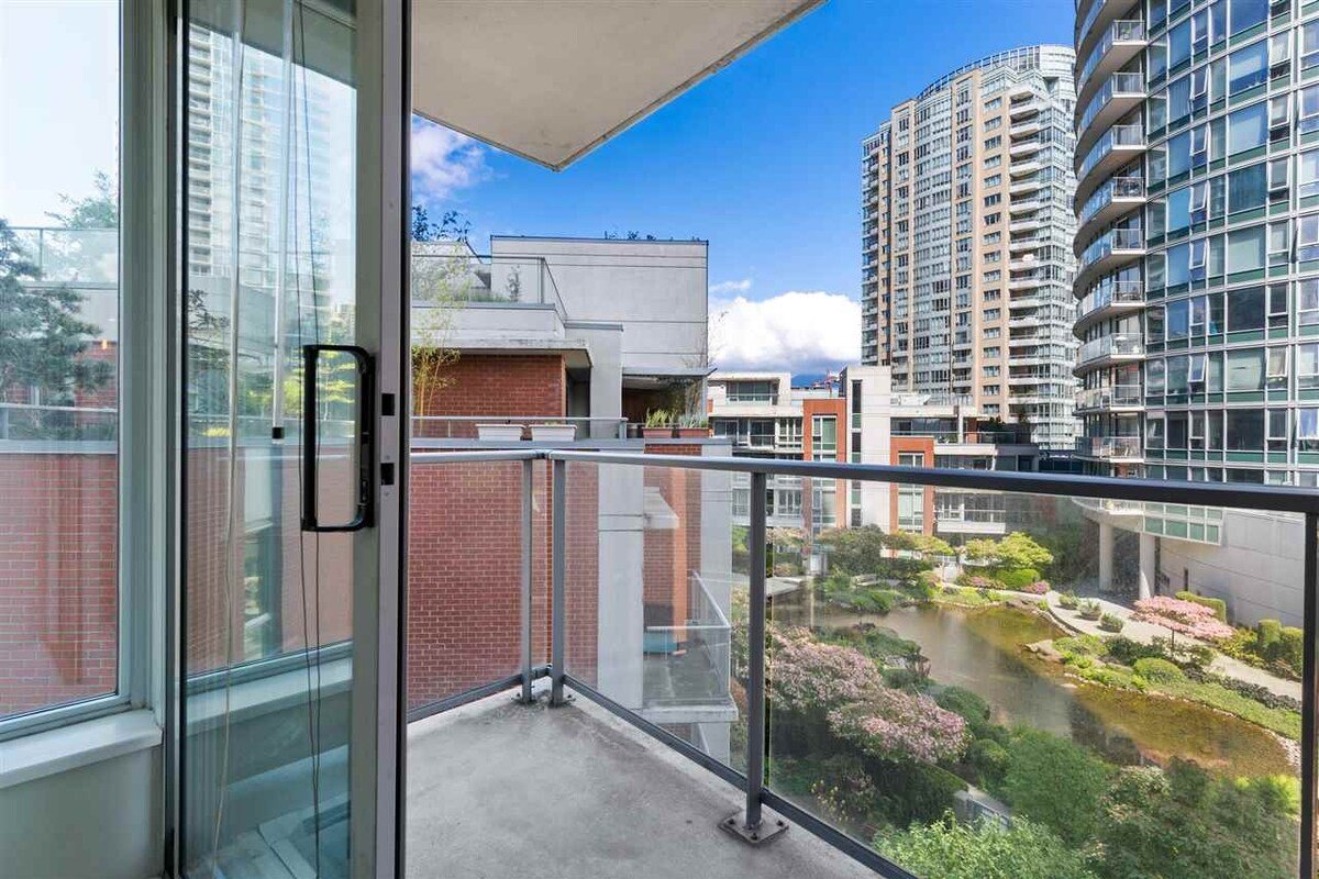 Downtown Spa Oasis : Pool+Gym+Sauna & Hot Tub gallery image 4