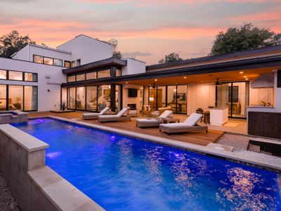 Tulum Inspired Oasis – walk to ACL – Sleeps 12!