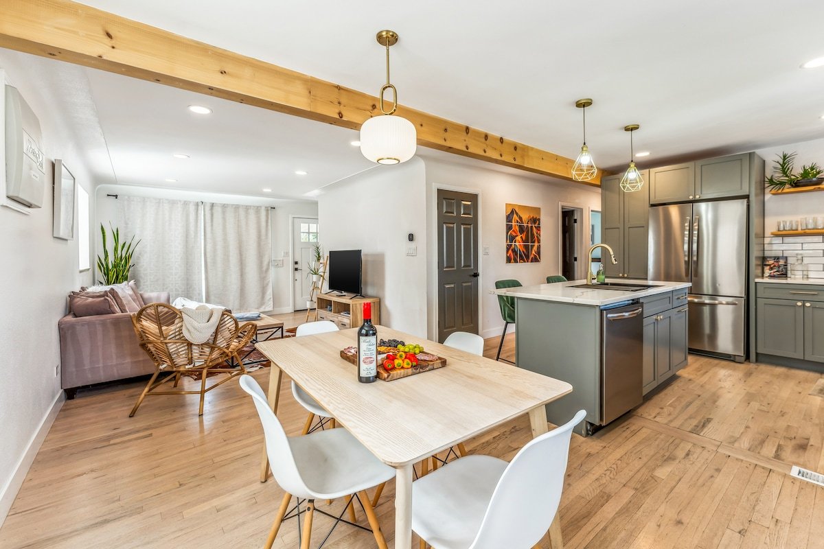 City Park Modern Escape | 5BR Family/Pet Friendly gallery image 4