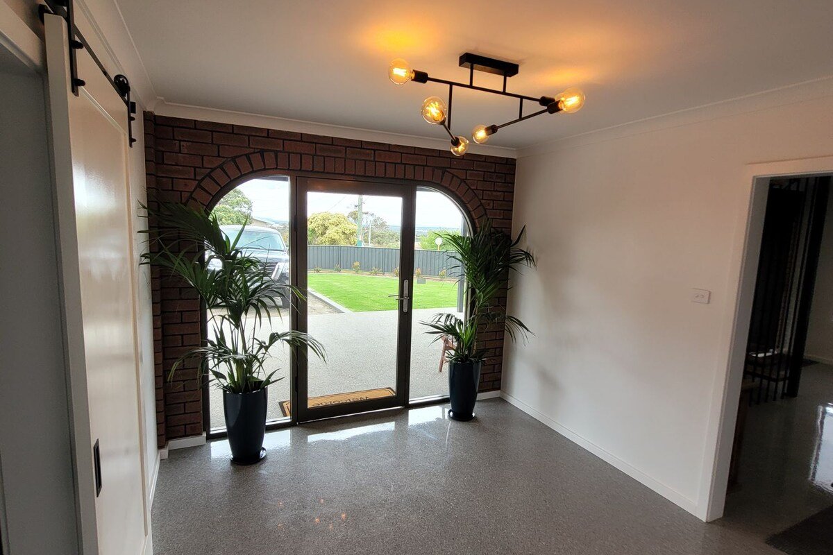 Albany Hillview. Views of ocean, harbour and range gallery image 4