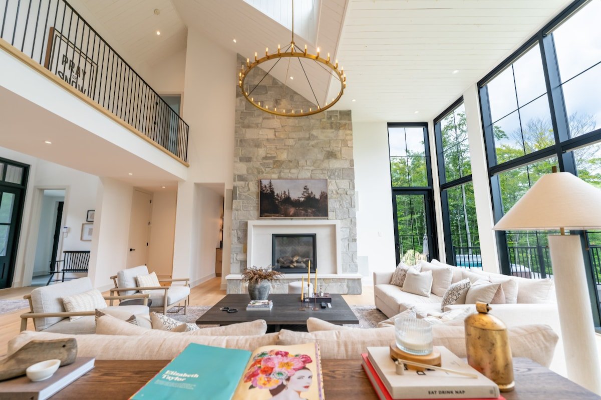 7,000sf chalet w/hot tub, firepit, chef’s kitchen gallery image 2