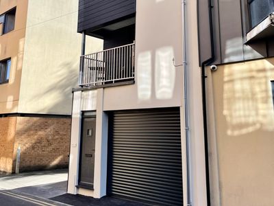 Beautiful Home with Parking & Ping Pong Table!
