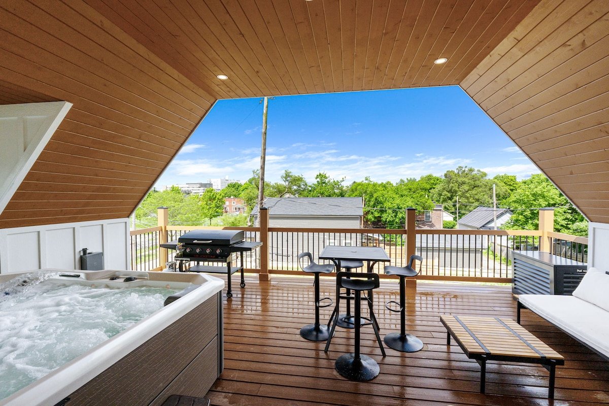 Amazing – Hot Tub, Private Garage, Tesla Charger gallery image 2