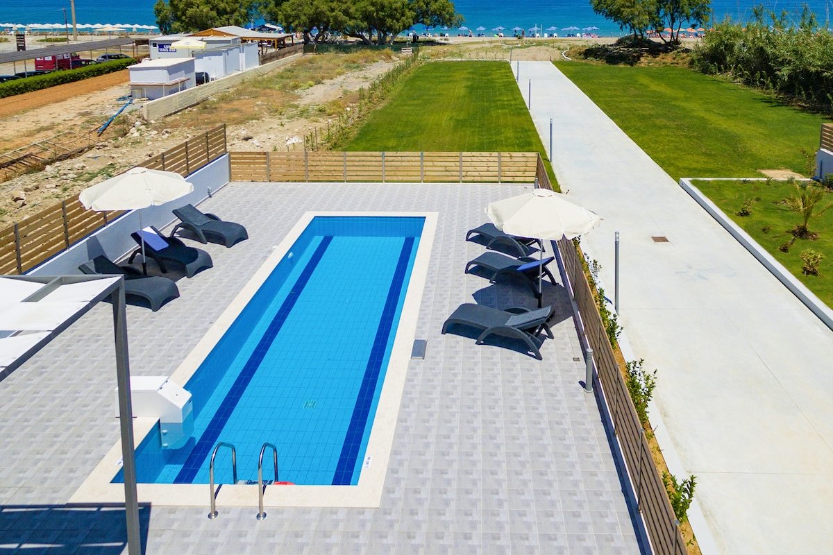 Blue oyster Beachfront villa, No car needed 2 gallery image 5