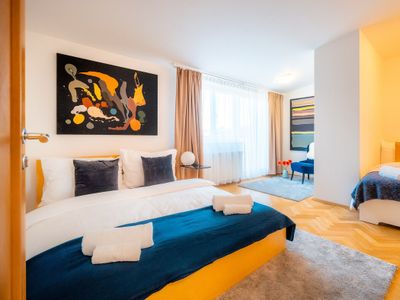 4BR+2Bath PiXAR family penthouse in city centre