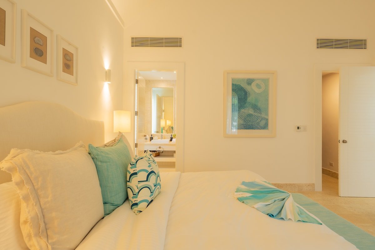 Stunning 5BR Private Villa with Cook&Service Staff gallery image 2