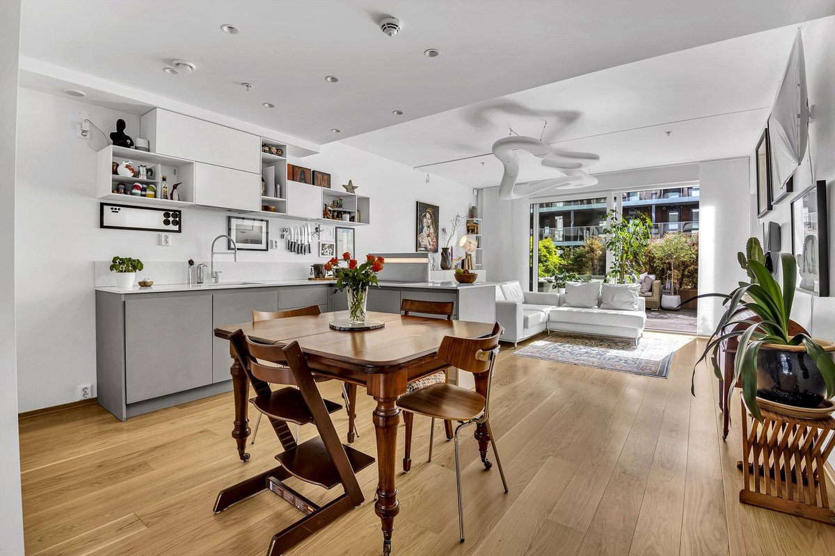 Beautiful and high standard 3BR flat at seaside