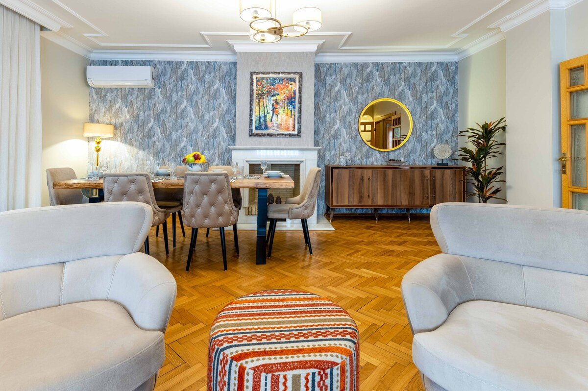 3 Bedroom Suite Balcony & Pool & Free Parking gallery image 2