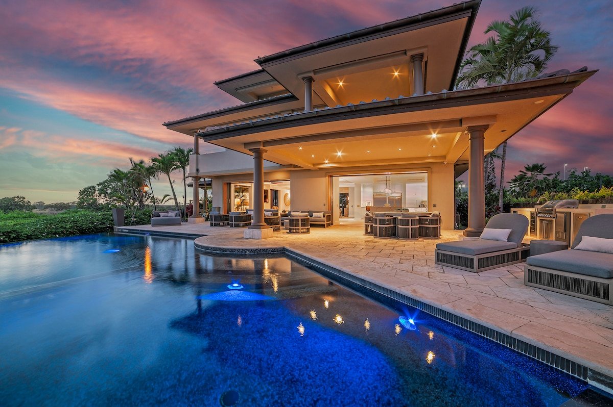 Luxury Oceanfront Estate gallery image 3