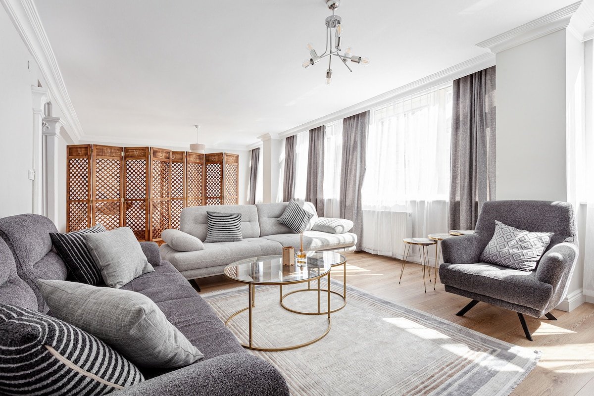 Modern &Spacious 4BR-2BA. Main Street Metro &Lift gallery image 2