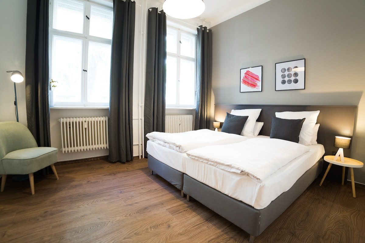 3 Bedroom & 90qm Apartment in Charlottenburg gallery image 5