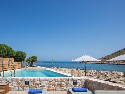 On the beach, walking distance to amenities