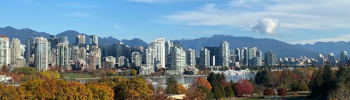 Character house overlooking city & mountain views gallery image 2