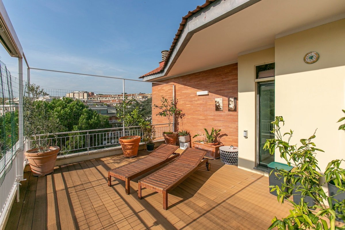 Luxe Vatican Penthouse gallery image 4