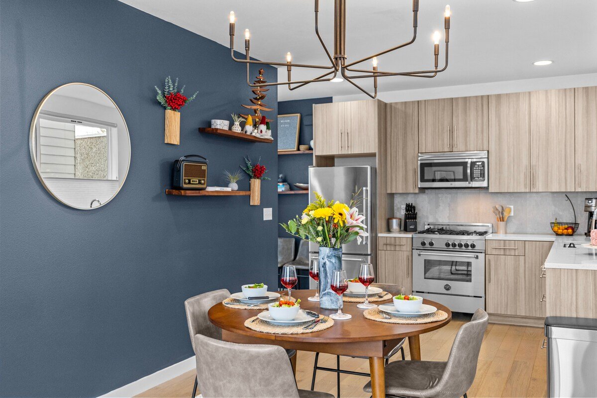 15 Min Stadium, Downtown & Airport. Walkable! gallery image 4