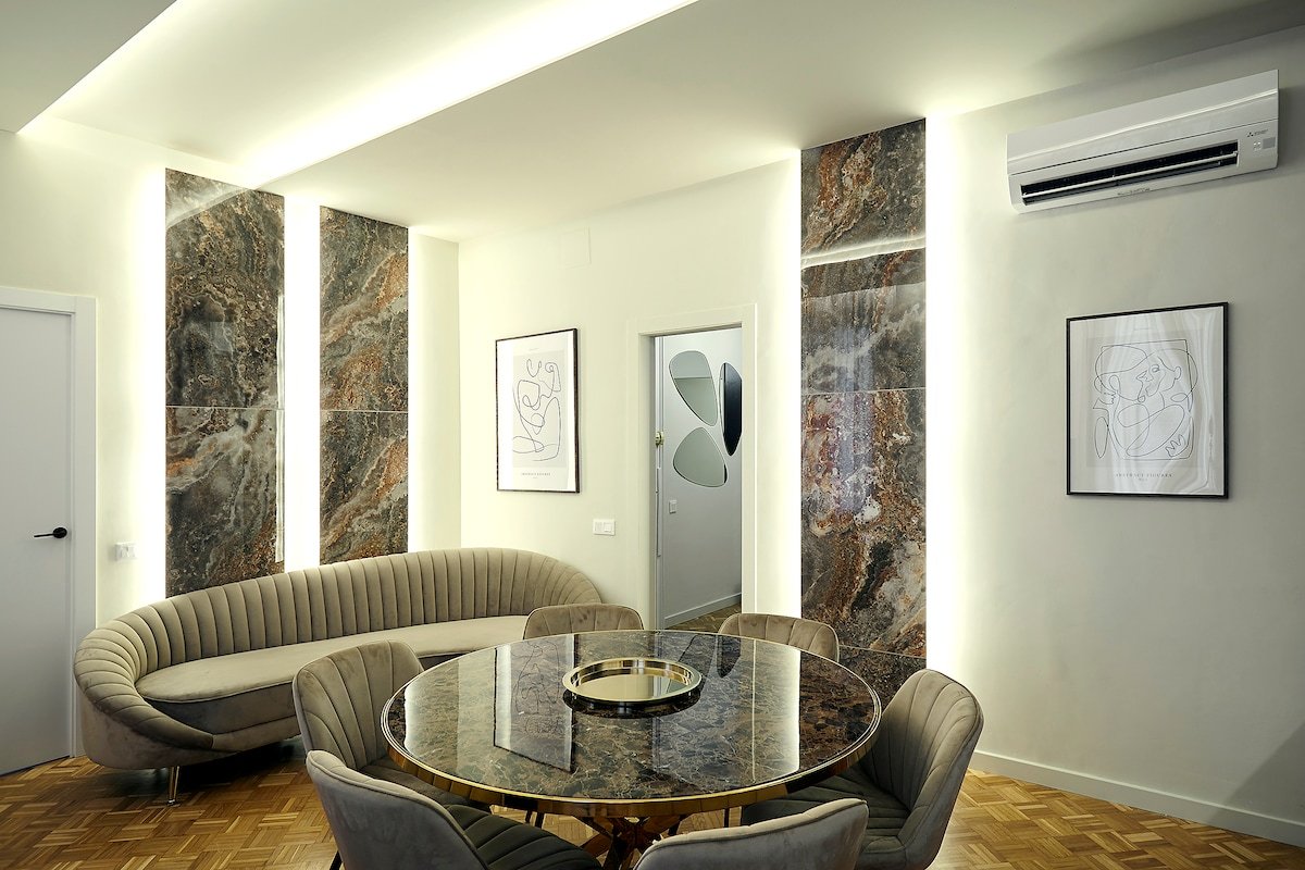 Luxury apartment in center town gallery image 4