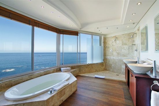 Photo 2 of San Michele accommodation in Bantry Bay, Cape Town with 3 bedrooms and 2 bathrooms